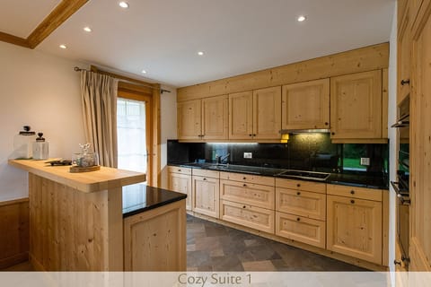 Suite (Cozy) | Private kitchen | Fridge