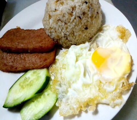 Daily cooked-to-order breakfast (PHP 200 per person)