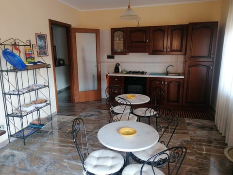 Double or Twin Room | Shared kitchen | Full-size fridge, microwave, oven, stovetop