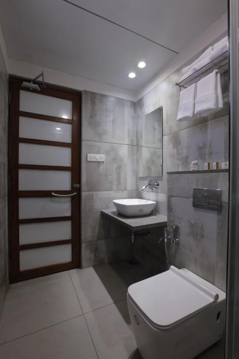 Superior Suite, 1 King Bed | Bathroom | Shower, rainfall showerhead, slippers, towels