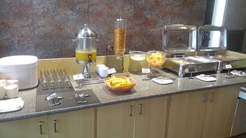 Daily buffet breakfast (INR 300 per person)