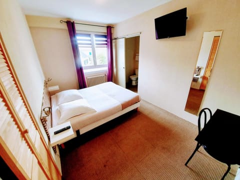 Desk, iron/ironing board, free WiFi, wheelchair access