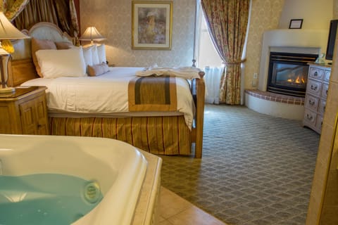 Suite, 1 King Bed, Non Smoking, Jetted Tub | Premium bedding, pillowtop beds, in-room safe, individually decorated