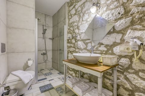 Design Double or Twin Room | Bathroom | Shower, free toiletries, hair dryer, slippers