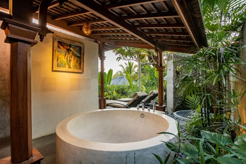 One Bedroom Villa with Garden View | Bathroom | Separate tub and shower, deep soaking tub, free toiletries, hair dryer