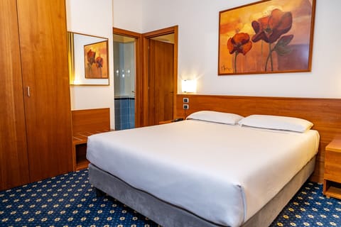 Triple Room, 2 Bedrooms, Connecting Rooms | Minibar, in-room safe, desk, soundproofing