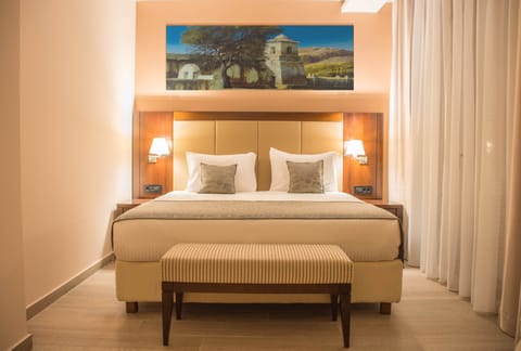 Executive Double Room, 1 Bedroom | Egyptian cotton sheets, premium bedding, Tempur-Pedic beds, minibar