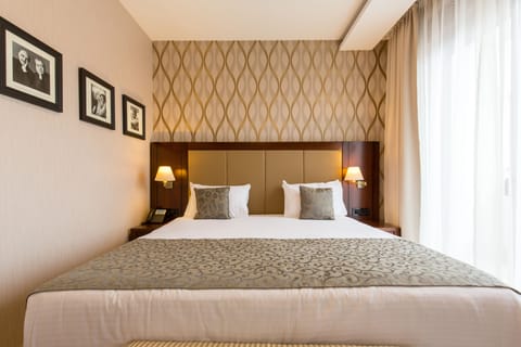 Executive Double Room, 1 Bedroom | Egyptian cotton sheets, premium bedding, Tempur-Pedic beds, minibar