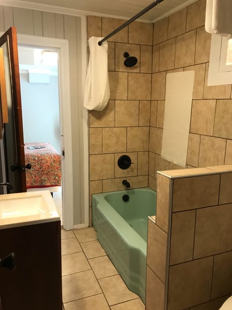 Suite, 2 Bedrooms, Refrigerator & Microwave (The Riverside Suite) | Bathroom | Free toiletries, towels