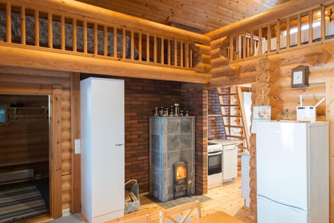 Sini | Living area | 32-inch flat-screen TV with digital channels, TV, fireplace