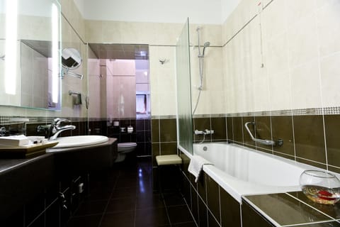 Deluxe Double Room | Bathroom | Designer toiletries, hair dryer, bathrobes, slippers