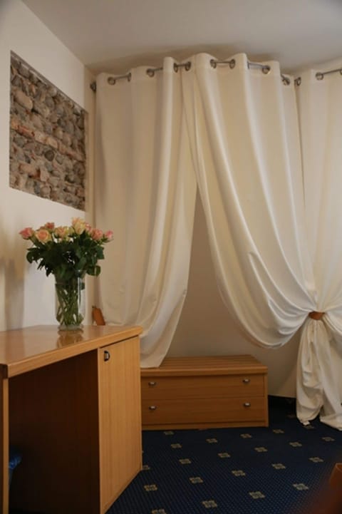 Premium bedding, Select Comfort beds, in-room safe, desk