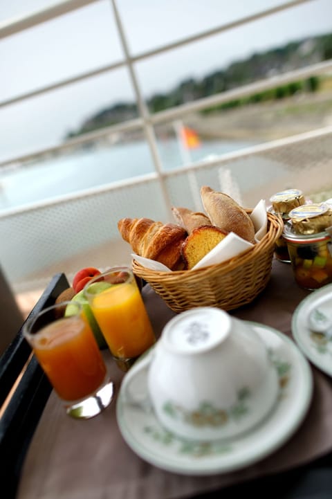 Daily buffet breakfast (EUR 24.50 per person)