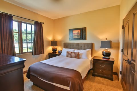 Superior Room, 1 Queen Bed (Carriage House) | Premium bedding, down comforters, individually decorated