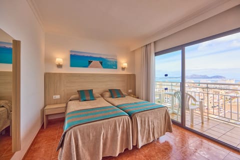 Double Room, Sea View | In-room safe, desk, blackout drapes, WiFi