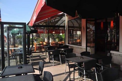 Breakfast, lunch, dinner served; French cuisine