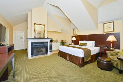 Standard Room, 1 King Bed, Fireplace, Ocean View | Premium bedding, pillowtop beds, in-room safe, individually furnished