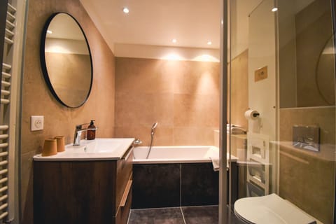 Room (Privilege) | Bathroom | Shower, free toiletries, hair dryer, towels