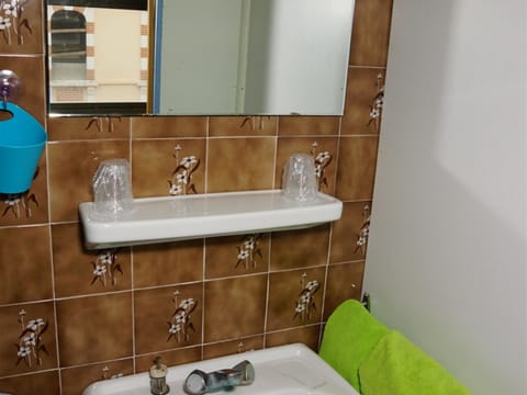 Standard Double Room | Bathroom sink