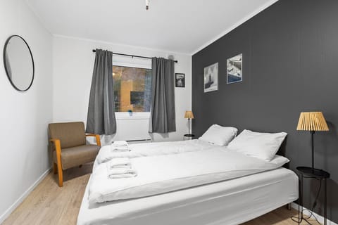 Soundproofing, free WiFi, bed sheets