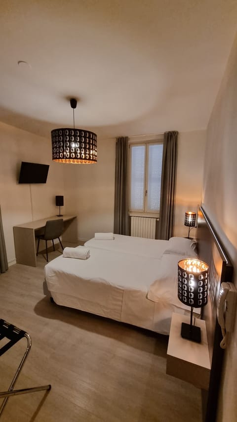 Double or Twin Room | Desk, free WiFi, bed sheets, wheelchair access