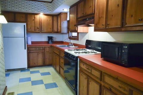 Large 2 Bedroom w/ 1 King, 1 Queen & 2 Sleep Sofas | Private kitchen | Full-size fridge, microwave, stovetop, coffee/tea maker