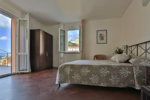Double Room, Terrace, Sea View | Desk, free WiFi, bed sheets