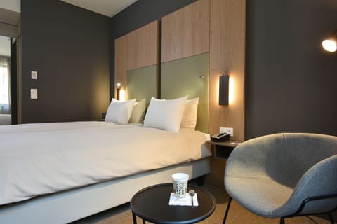 Standard Double Room, 1 Queen Bed | Premium bedding, in-room safe, desk, laptop workspace