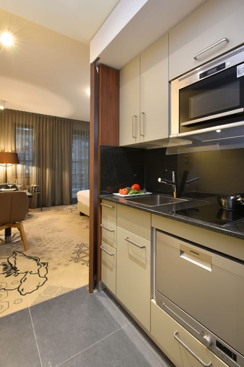 Superior Double Room, 1 King Bed | Private kitchenette | Coffee/tea maker