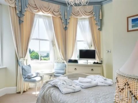 Luxury Double Room, Ensuite, Sea View | WiFi