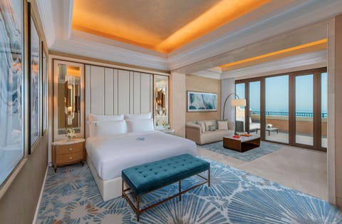 Grand Suite (Atlantis) | Premium bedding, minibar, in-room safe, desk