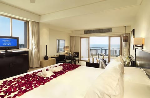 Honeymoon Room, 1 King Bed, Smoking, Sea View | Minibar, in-room safe, desk, soundproofing