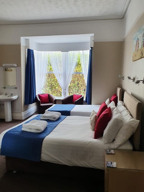 Family Double or Twin Room | Individually decorated, individually furnished, desk, laptop workspace