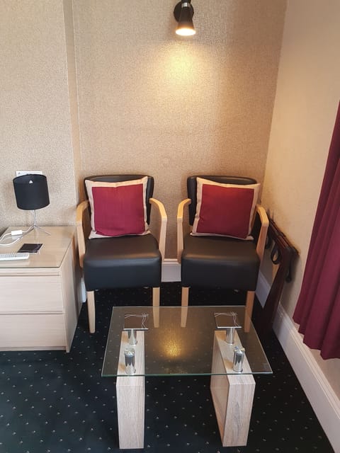 Double Room, 1 King Bed | Individually decorated, individually furnished, desk, laptop workspace