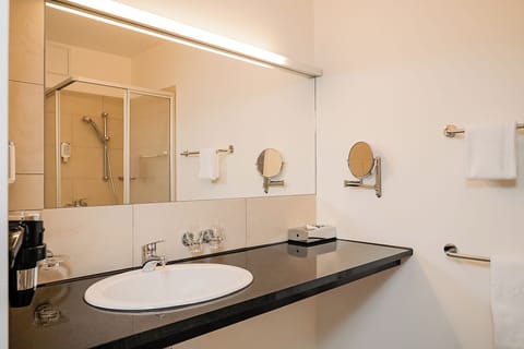 Shower, hair dryer, heated floors, towels