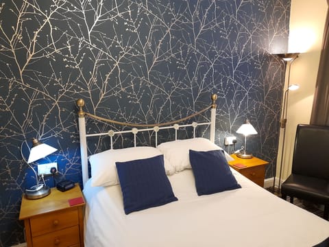 Double Room, Ensuite (Large) | Premium bedding, pillowtop beds, blackout drapes, iron/ironing board