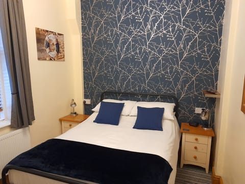 Double Room, Ensuite (Medium) | Premium bedding, pillowtop beds, blackout drapes, iron/ironing board