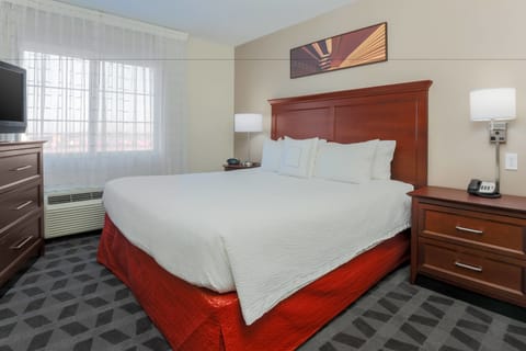 Suite, 1 Bedroom | Premium bedding, desk, iron/ironing board, free rollaway beds
