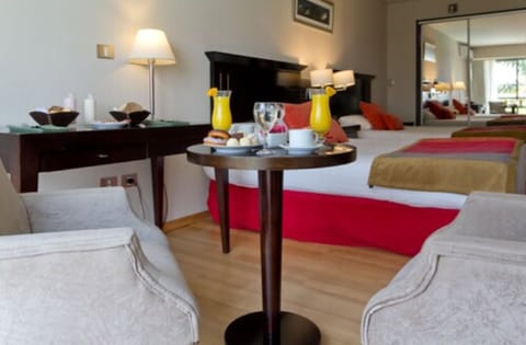 Twin Room, River View | Premium bedding, minibar, in-room safe, desk