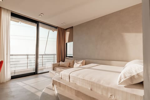 Superior Double Room | 1 bedroom, in-room safe, desk, bed sheets