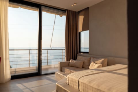 Superior Double Room | 1 bedroom, in-room safe, desk, bed sheets