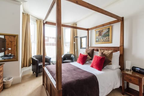 Classic Double Room (Four Poster) | Individually decorated, free WiFi, bed sheets