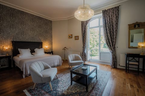 Junior Suite | In-room safe, free WiFi, bed sheets, wheelchair access