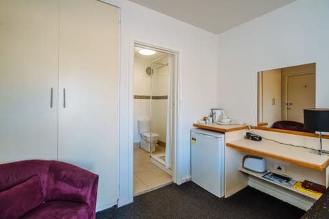 Budget Double Room | Desk, iron/ironing board, free WiFi, bed sheets