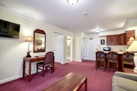 Office (Main) Building Executive Suites | Desk, iron/ironing board, free WiFi, bed sheets