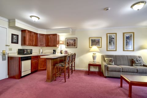 Office (Main) Building Executive Suites | Living area | 40-inch TV with cable channels