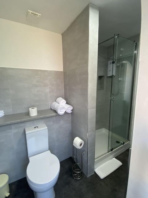 Superior Double Partial Sea View | Bathroom | Free toiletries, hair dryer, towels