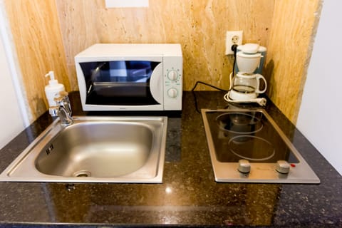 Standard Studio | Private kitchenette | Fridge, microwave, stovetop, cookware/dishes/utensils