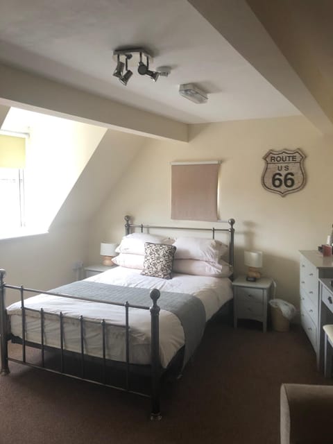 Standard Double or Twin Room, Ensuite (Room 11)