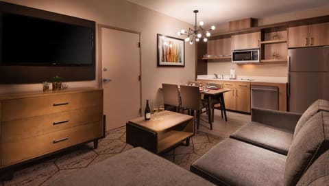 Suite, 1 King Bed, Non Smoking, Kitchen (with Sofabed) | Pillowtop beds, in-room safe, desk, blackout drapes